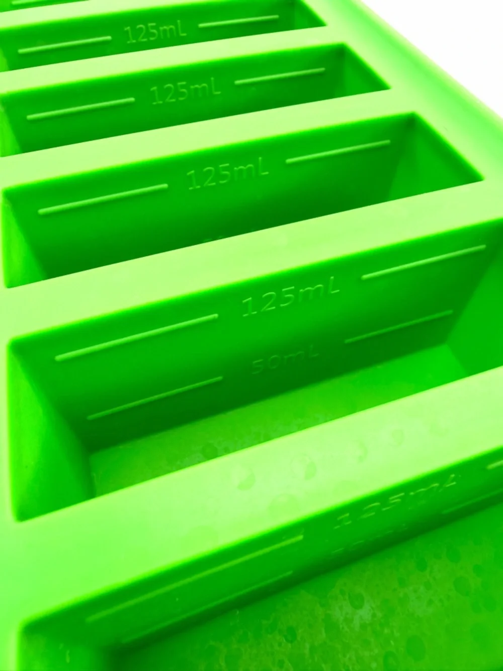 Sur La Table Souper Cubes Green Silicone Tray Food Prep Ice Cube Tray with Lid